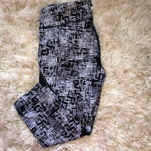 Lou & Grey cropped Athletic leggings! EUC